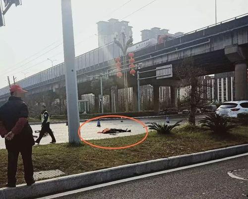 工人干活爆料视频,揭秘真实工作环境与辛酸历程 第1张 工人干活爆料视频,揭秘真实工作环境与辛酸历程 第1张